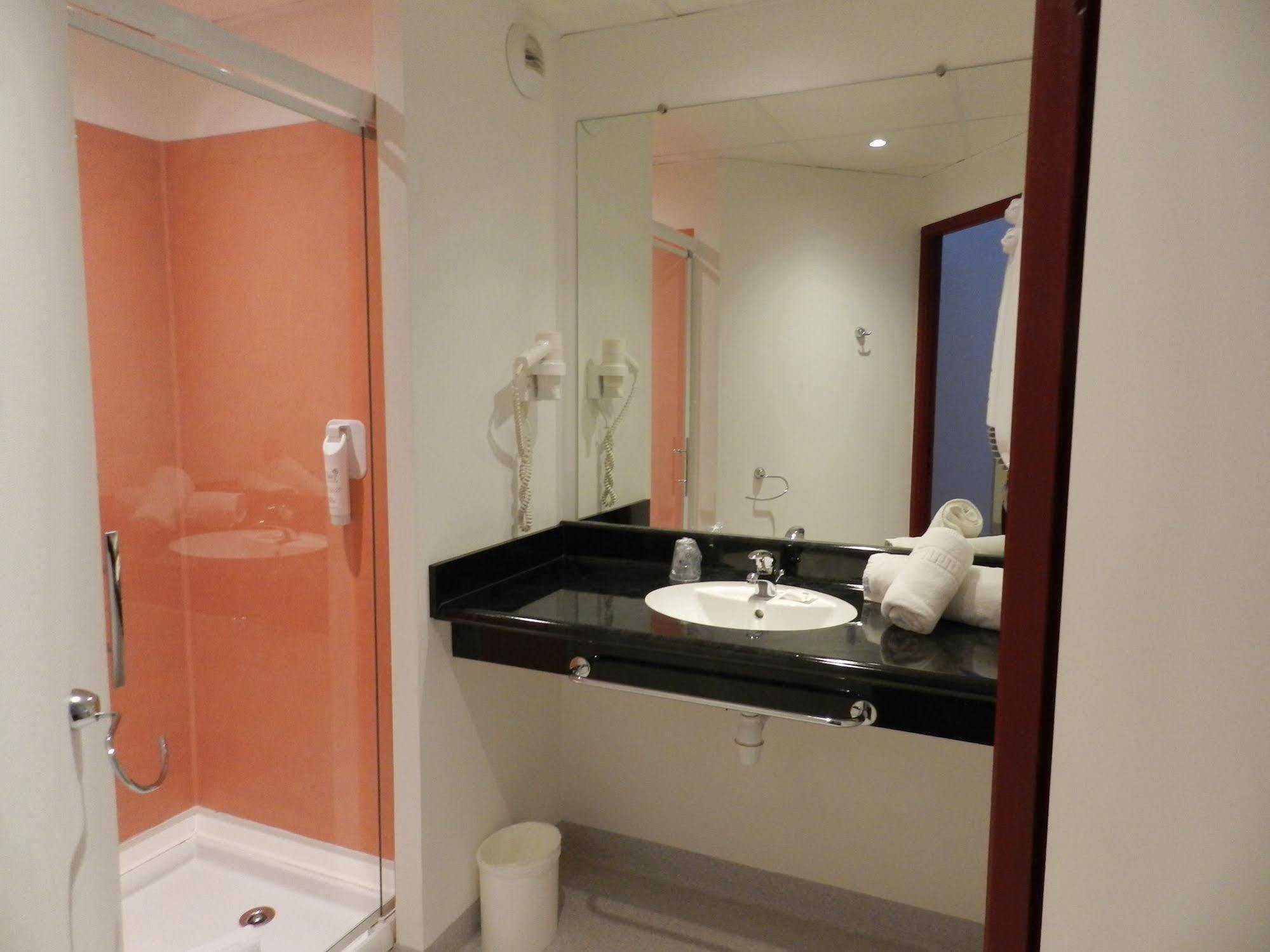 The Originals City, Plume Hotel, Bressuire Esterno foto