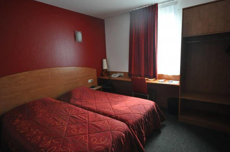The Originals City, Plume Hotel, Bressuire Esterno foto
